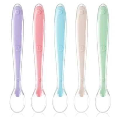 Imagen de Vicloon Cucharas Siliconas Bebé, 5pcs Cuchara de Aprendizaje para Bebe,Silicona Suave Punta alimentación bebés, Bebé