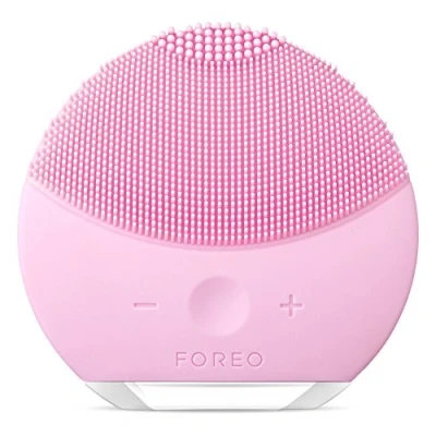 Imagen de Cepillo Limpiador Facial Foreo Luna Mini 2, Accesorio De Viaje, Masajeador Eléctrico, Skin Care Para Todo Tipo Pieles, Silicona, Pearl Pink