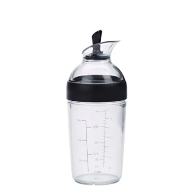 Imagen de OXO Good Grips, Dispensador pequeño de aliño para ensaladas con dosificador, 200 ml, color negro