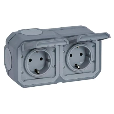 Imagen de LEGRAND, Plexo New 069742L Toma de corriente (2 enchufes, estándar Schuko, incluye tapa abatible, protección táctil, precableado, terminales horizontales, IP44 IK07), color gris