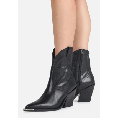 Imagen de Botines de mujer con puntera metálica Bronx New Kole