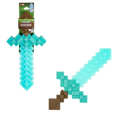 Imagen de Mattel Minecraft Espada de Diamante encantada, Accesorio para Jugar a Juegos imitación y disfrazarse, Luces Sonidos Que se activan con un botón, diseño pixelado, JGC43