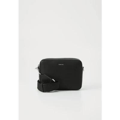 Imagen de Calvin Klein CK Must Small Camera Bag Lv04F3097G, Crossover para Mujer, Black (Black), OS