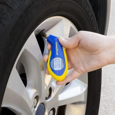 Imagen de Goodyear GOD0001 Probador, cargador aire neumáticos electrónico con visualización LCD 0.1bar 7bar