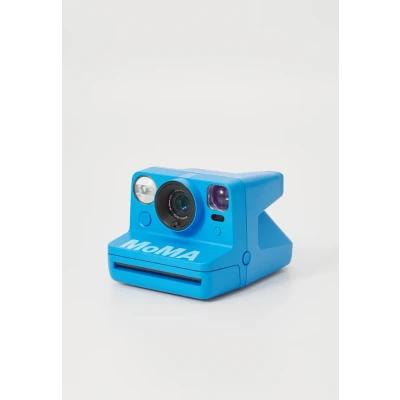 Imagen de Cámara instantánea Polaroid Now Generation 3 Edición MoMA, 79 mm x mm, Flash, Azul