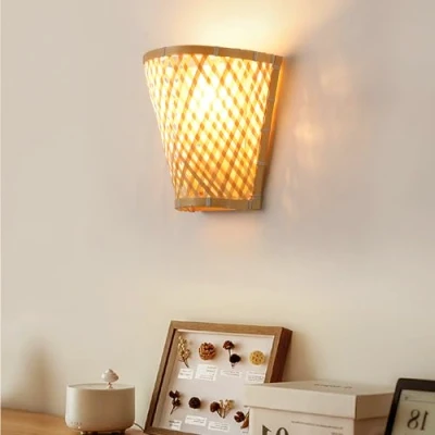 Imagen de Schindora Boho Aplique Pared Interior, Bambú RúStico Apliques Dormitorio En Forma De Cesta Lampara Granja Pantalla Tejida A Mano E27 Comedor Casa Familia