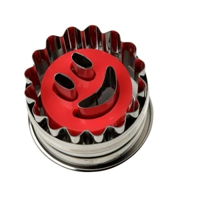 Imagen de Dr Oetker Cortador Galletas Sonrisa acero inox, polipropileno, color inox. y rojo. 1 ud.