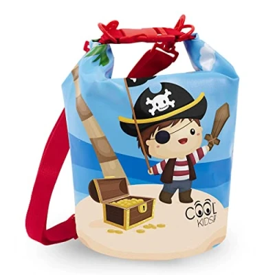 Imagen de PERLETTI Bolsa Estanca Impermeable Niños Tiburón Seca Dry Bag Playa Kayak Deporte Esquí Buceo Azul Rojo Cierre de Clip Correa Ajustable Mochila Waterproof Niño 18x25cm (Tiburón)