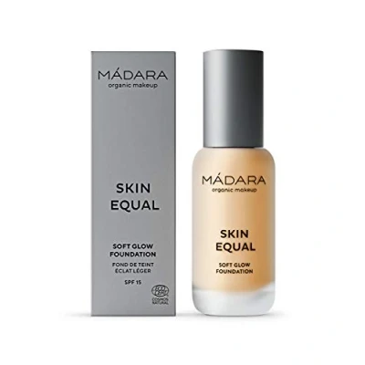 Imagen de MÁDARA Skin Equal Soft Glow Foundation SPF15 SAND 40, 30ml. base mineral con ácido hialurónico, cobertura media, húmeda, vegana, certificación natural COSMOS