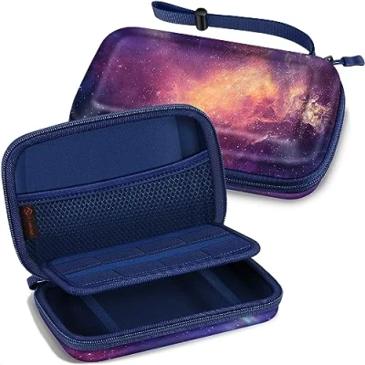 Imagen de Fintie Funda Portátil para Nintendo 2DS XL/3DS XL/3DS/3DS LL Estuche Viaje con Ranuras Tarjeta de Juego y Bolsillo Interno la Consola, Galaxia