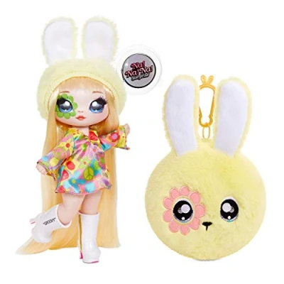 Imagen de MGA Entertainment Na! Surprise Muñeca de Moda 2 en 1 y Monedero Felpa, Coleccionable, Serie 4, Bebe Groovy