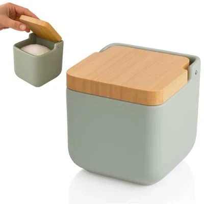Imagen de KOOK TIME salero de cocina con tapa madera bambú basculante. blanco mate moderno base cerámica para usar como y azucarero o especieros, 11.5x11.5x11.5 cm.