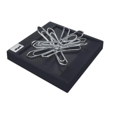 Imagen de SIGEL SA536 Dispensador de grapas Cintano : S Objeto funcional y estilo, negro zafiro, con revestimiento toque suave, imán central redondo, 75x11x75 mm