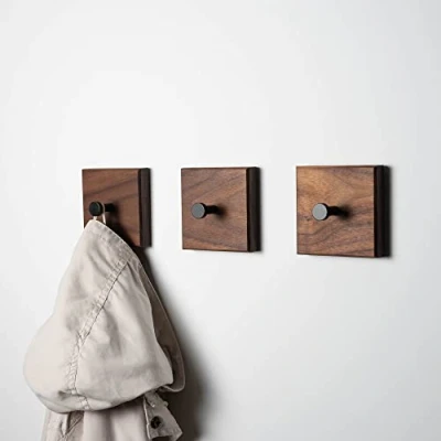 Imagen de WOODS Perchero cuadrado de madera I hecho a mano en Baviera individualmente o como perchero, barra ganchos, toallero (3 unidades, nogal, ganchos negros)