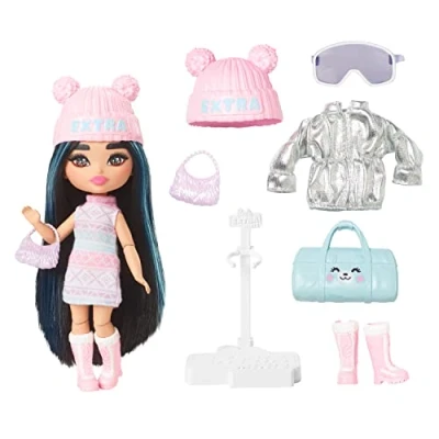 Imagen de Barbie Extra Fly Mini, Muñeca pequeña con temática de Viajes y Ropa Invierno Accesorios, Juguete +3 años (Mattel HPB20)