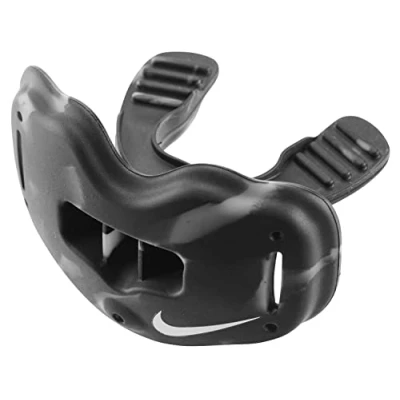 Imagen de Nike Alpha Protector bucal para fútbol, color negro y blanco