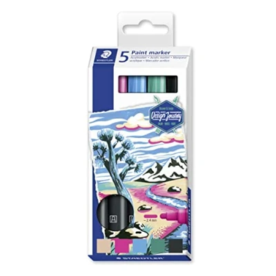 Imagen de Staedtler Rotulador acrílico Lumocolor Design Journey, tinta acrílica permanente, resistente a manchas y al agua, ancho de línea 2,4 mm, color brillante, 5 rotuladores en colores surtidos, 349 C5,
