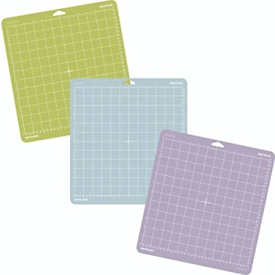Imagen de Craftelier Set de 3 Tapetes Corte Reutilizables con Adherencias Estándar, Ligero y Fuerte Compatibles Máquinas Cricut Tamaño 30,5 x cm (12&quot; 12&quot;) Colores Verde, Morado o Azul