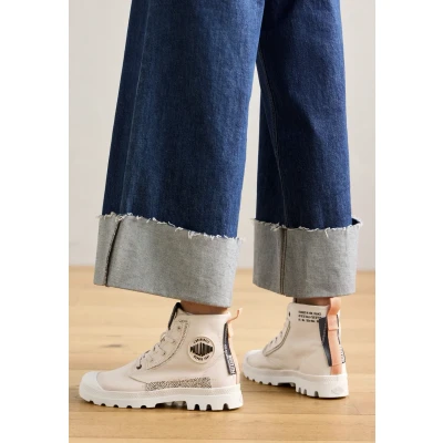 Imagen de Botas de mujer Palladium Pampa Underlayer
