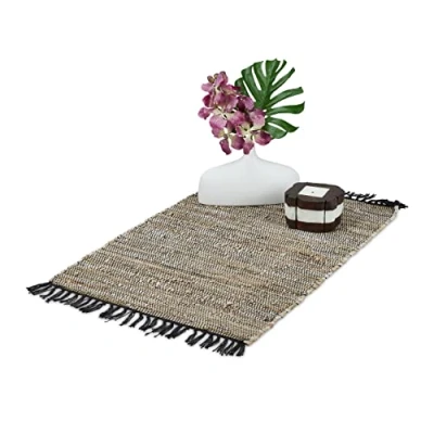 Imagen de Relaxdays Alfombra de Algodón y Piel con Flecos, Hecha a Mano, Decorativa, Antideslizante, 60x110 cm, Gris