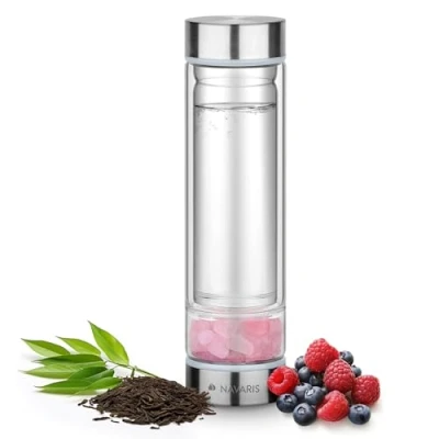 Imagen de Navaris Botella cuarzo rosa Con infusor de te 450 ml piedras rosas y filtro difusor Cristales decoración funda neopreno