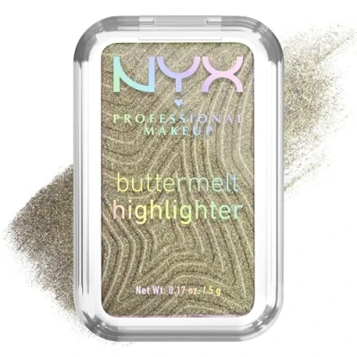 Imagen de NYX Professional Makeup Buttermelt Highlighter, Iluminador en Polvo, Fórmula Resistente a Transferencias con Manteca de Mango, Karité y Almendra para un Glow Radiante, 12 Horas, Butta in black