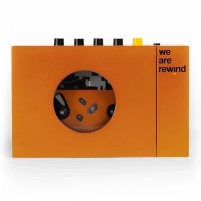 Imagen de We Are Rewind reproductor de casete portátil grabadora cinta con conexión Bluetooth altavoz o auriculares, cable audio 3.5 mm, y diseño