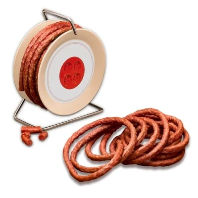Imagen de WURSTBARON® Bobina de salchicha, 3,5 m delicioso embutido Cracovia, incluye paquete repuesto, calidad alta y sabor ahumado, divertido regalo, 2 x 240 g