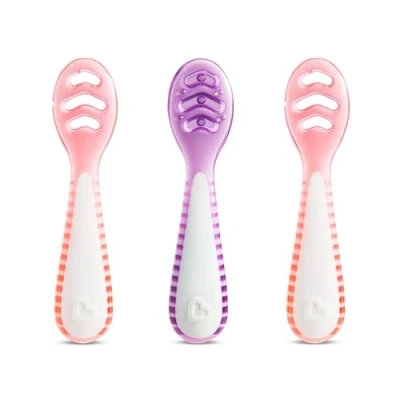 Imagen de Munchkin Gentle Dip Multistage First Spoons Weaning for Babies 4+ Months Ideal Baby Led Ergonomic Design BPA Free Pink &amp; Purple 3 Pack