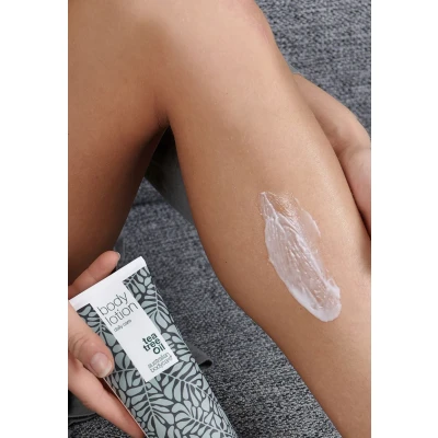 Imagen de Australian Bodycare Body Lotion Diaria para Hombres y Mujeres, 200ml Crema Hidratante de Aceite Árbol Té Piel Seca Cuidado diario granos, Tiñas, Hongos, Acné, Pies Malolientes