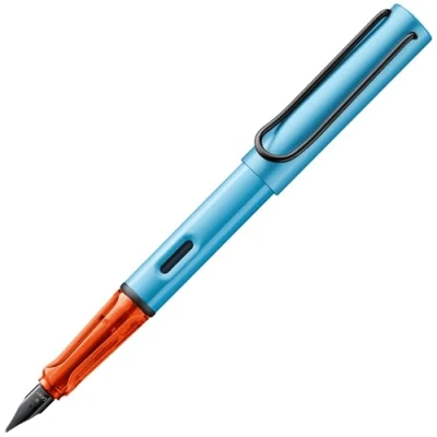 Imagen de Lamy AL star denim Pluma estilográfica con empuñadura ergonómica y plumín de acero pulido en tamaño M cuerpo aluminio ligero incluye cartucho T 10 azul Diestro