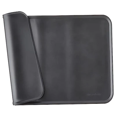 Imagen de Amazon Basics Alfombrilla para comedero de mascota, silicona, impermeable, 47 x 29 cm, Negro, Sólido