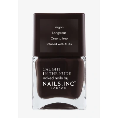 Imagen de Nails Inc Pintauñas COPACABANA BEACH Tono marrón oscuro Fórmula nutritiva enriquecida con AHA para uñas hidratadas Pincel ancho un nail art óptimo Vegano, duradero y sin crueldad