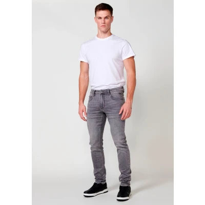 Imagen de Pantalón largo denim slim fit con Cinco bolsillos, uno cerillero color Gris para Hombre