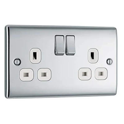 Imagen de BG Electrical Enchufe de pared con doble interruptor, metal Nexus, cromo pulido, inserciones blancas, 13 A, NPC22W
