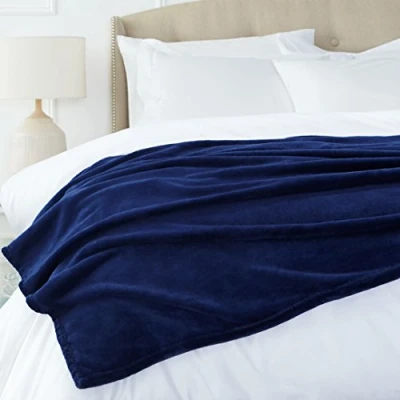 Imagen de Amazon Basics Manta arrullo de Felpa Terciopelo Suave, no calefactable, Azul Marino, 168 x 229 cm