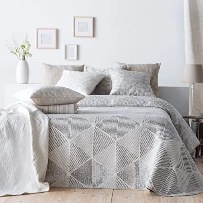 Imagen de VIALMAN Colcha Ligera Sofia 27 para Cama Individual de 90 cm Tamaño 180 x 270 cm, Color BEIG
