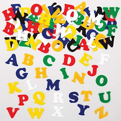 Imagen de Baker Ross Letras Mayúsculas de Fieltro Autoadhesivas (Pack 550) para Decorar Tarjetas y Manualidades Infantiles