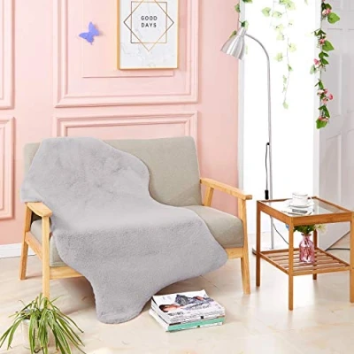 Imagen de Teppich Wölkchen Alfombra de imitación Piel Sala Estar, decoración la Dormir Lavable como Cama, cojín Silla Gris, 80 x 120 cm