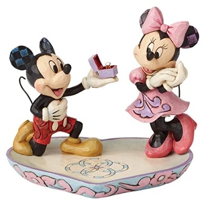 Imagen de Disney Traditions, Figura de Mickey y Minnie con anillo compromiso, para coleccionar, Enesco