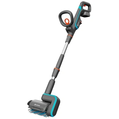 Imagen de Gardena Multilimpiador Batería AquaBrush Patio 03/18V P4A Ready To Use Set: Equipo de limpieza con batería, incl. lavado suelos terrazas en una pasada, set completo (14841 20)