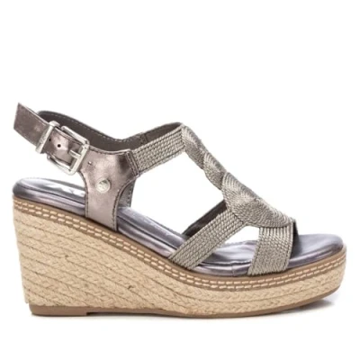 Imagen de XTI Sandalia cierre de hebilla para mujer, color: gris, talla: 41
