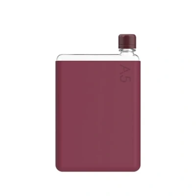 Imagen de memobottle Paquete A5 (ciruela silvestre) 750 ml Botella, funda de silicona y tapa Botella agua delgada para bolsas, junto a libros portátiles Tritan sin BPA Moderno minimalista