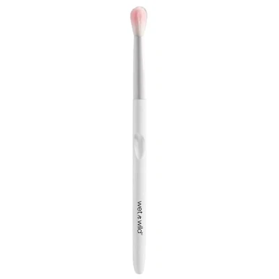Imagen de Wet n Wild Makeup Brush Pincel de Maquillaje Punta Larga y Afilada para Aplicar Sombras Ojos Oscuras en el Pliegue del Ojo Brochas Profesional Crease