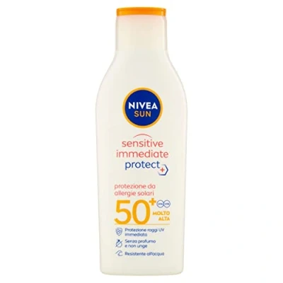 Imagen de NIVEA SUN Crema solar Sensitive Immediate Protect FP50+ en frasco de 200 ml, leche con aloe vera y antioxidante, protección contra alergias solares
