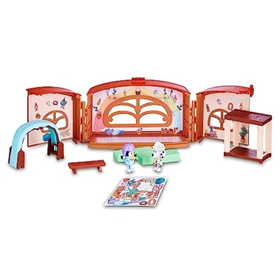 Imagen de Bluey School Playset, Colegio de la Serie Dibujos Animados Infantil, 2 Figuras Chloe, playset transformable 9 Piezas Accesorios y pagatinas Decorativas, 3 años, Famosa (BLY40010)