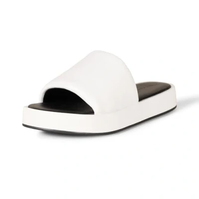 Imagen de Amazon Essentials Sandalia con Plataforma Plana Mujer, Blanco, 39 EU