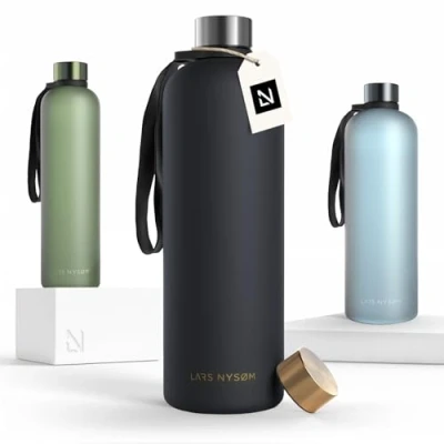 Imagen de LARS NYSØM Botella de Agua 1 5l deportiva Tritan ultraligera a prueba fugas, apta para el ácido carbónico 2 tapas incluidas (Black Gold, XL 1500ml)