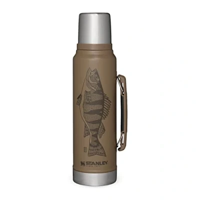 Imagen de Stanley Classic Legendary Botella Termica 1 Litro Mantiene Frío o Calor 24 Horas Termo Cafe Cantimplora Acero Inoxidable Sin BPA Apto Para Lavavajillas Tan Peter Perch