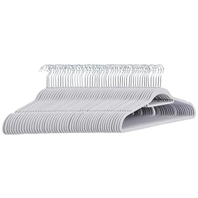 Imagen de Amazon Basics Perchas de terciopelo para trajes con gancio per cravatte, Paquete 50, Gris claro